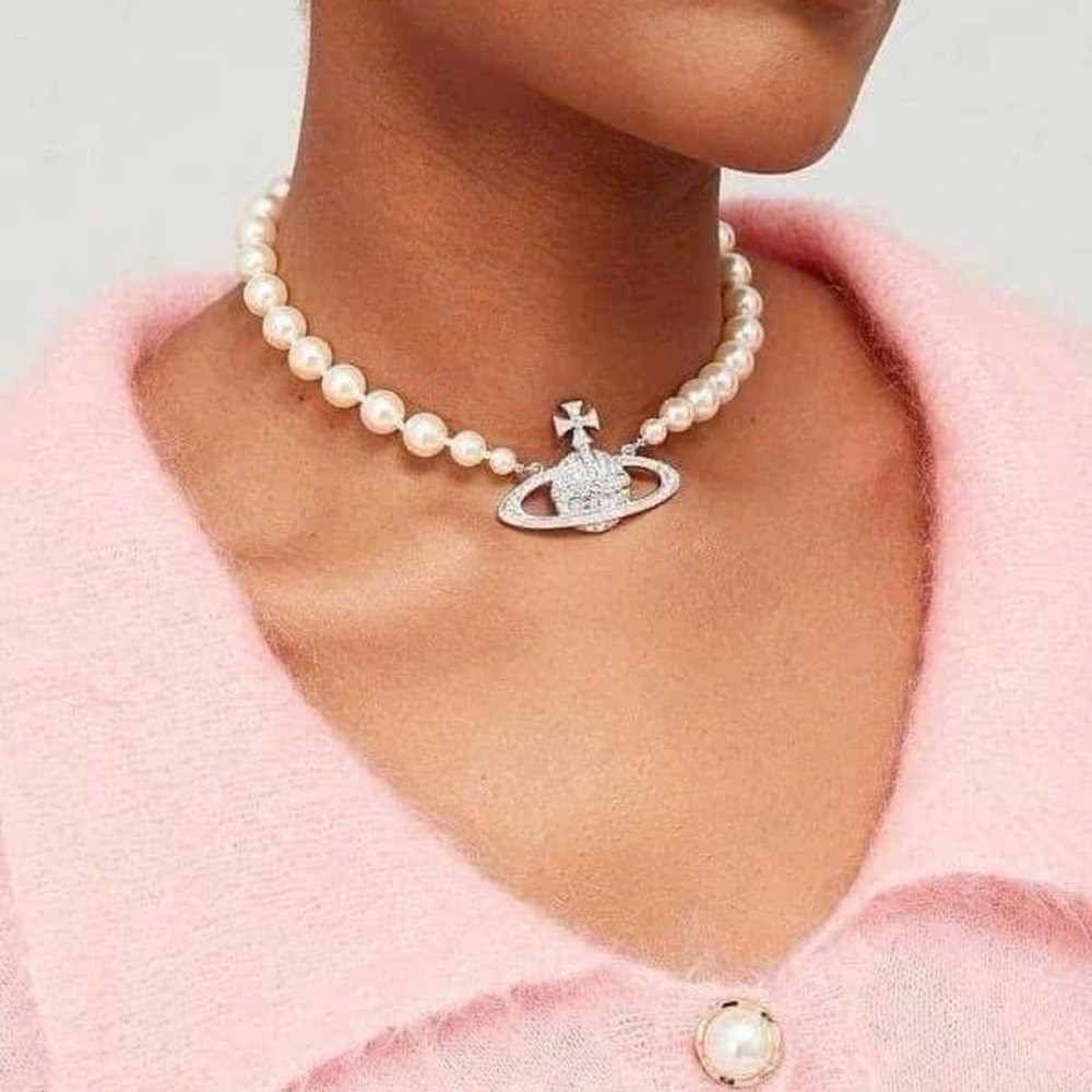 Vivienne Westwood ONE ROW PEARL BAS RELIEF CHOKER - Picture 7 of 9